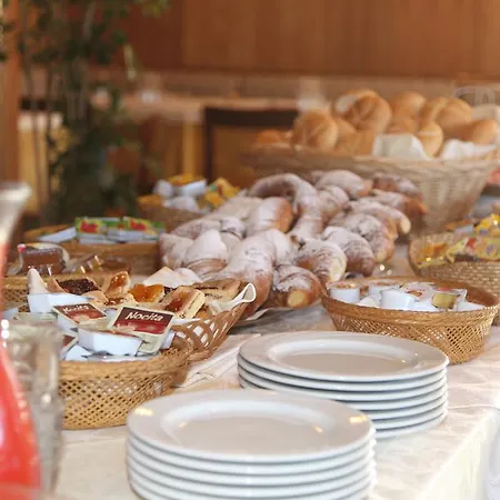 妮格丽泰拉酒店 3*