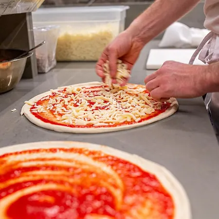 妮格丽泰拉酒店 3*